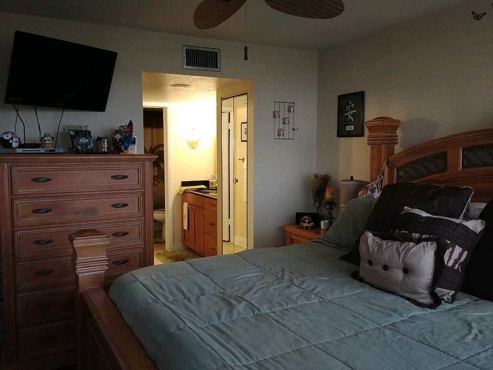 1st image of 300 Columbia Dr