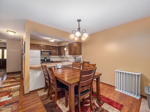 5th image of 590 Maple Creek Dr