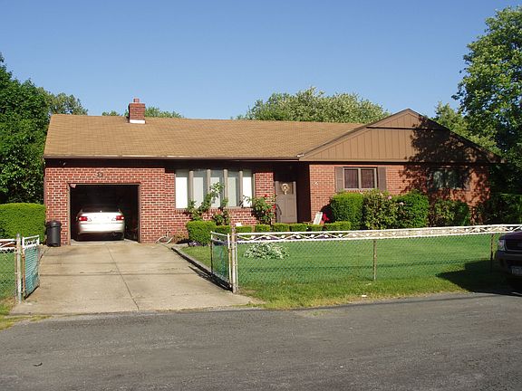 Lovely Brick Ranch!!