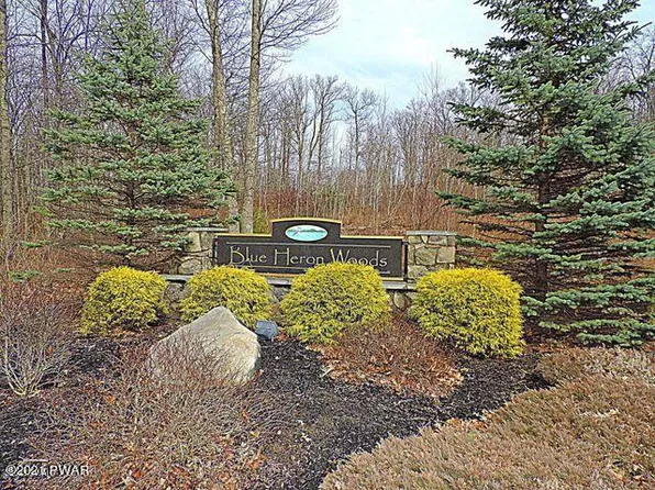 150 Wedgewood Dr, Hawley, PA 18428