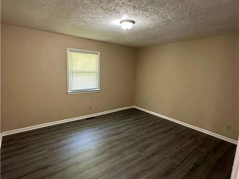 4959 Fieldcrest Dr — Photo 9
