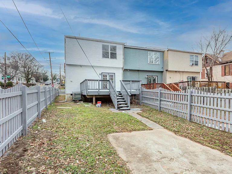 1366 Valley Pl SE — Photo 25