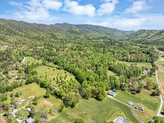 5th image of 604 E Millers Cove Rd