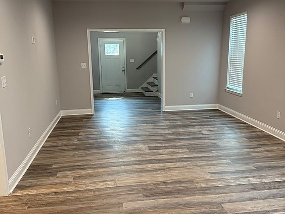 4th image of 1131 Hawthorne Dr