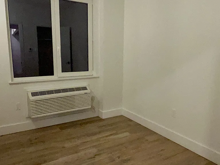 1801 Weeks Ave #5J — Photo 5