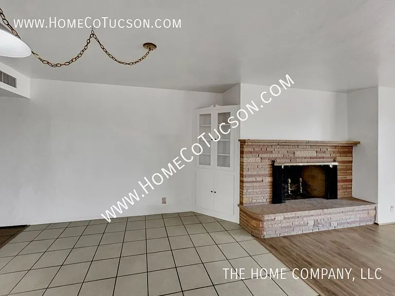 3238 E Hawthorne St — Photo 9