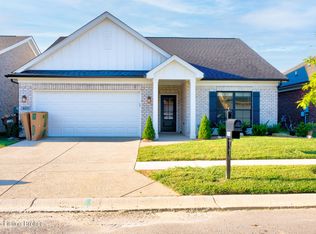 8221 Cedar Crest Ln, Louisville, KY