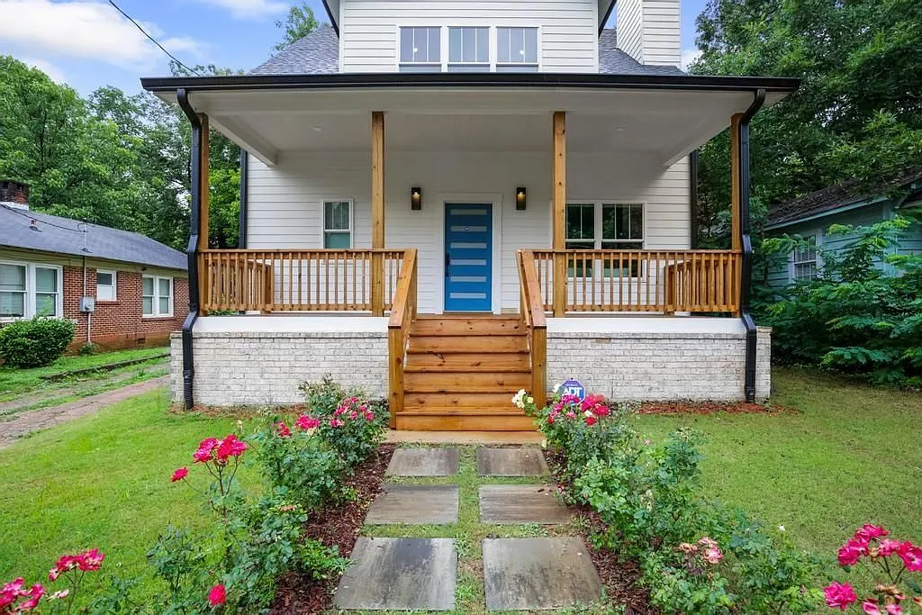 4 bed, 3.0 bath, 2300 sqft, $2,595 — Photo 1