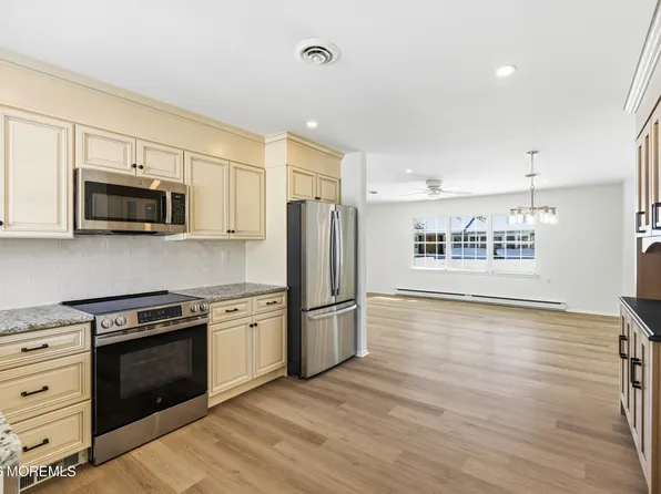 32B Buckingham Drive, Manchester, NJ 08759