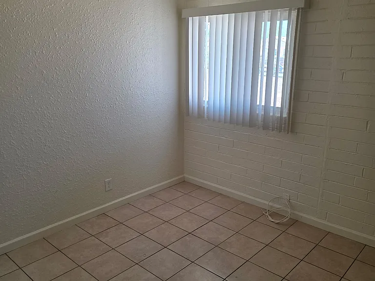 2433 E Cameron Vis — Photo 16