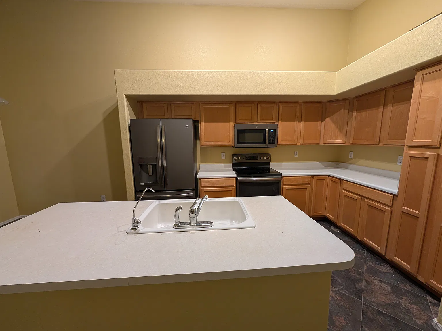 3 bed, 1713 sqft, $2,400 — Photo 2
