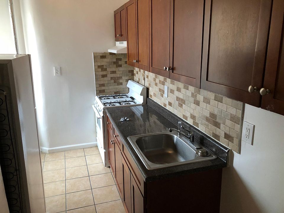 1st image of 4040 Bronx Blvd