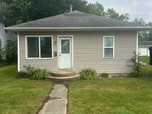 807 S Spruce St, Villa Grove, IL 61956