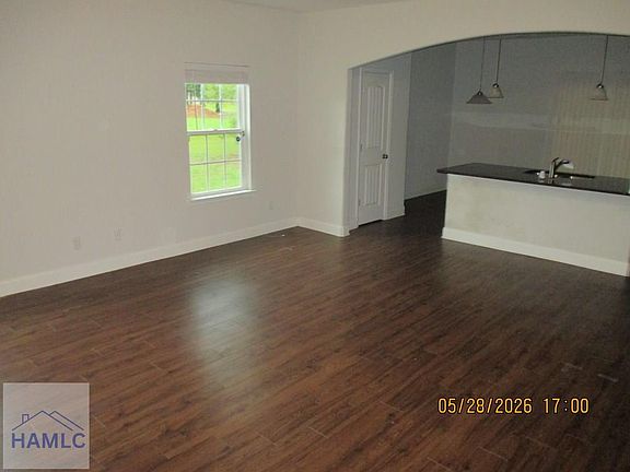 3rd image of 6 Saddlebrush Rd