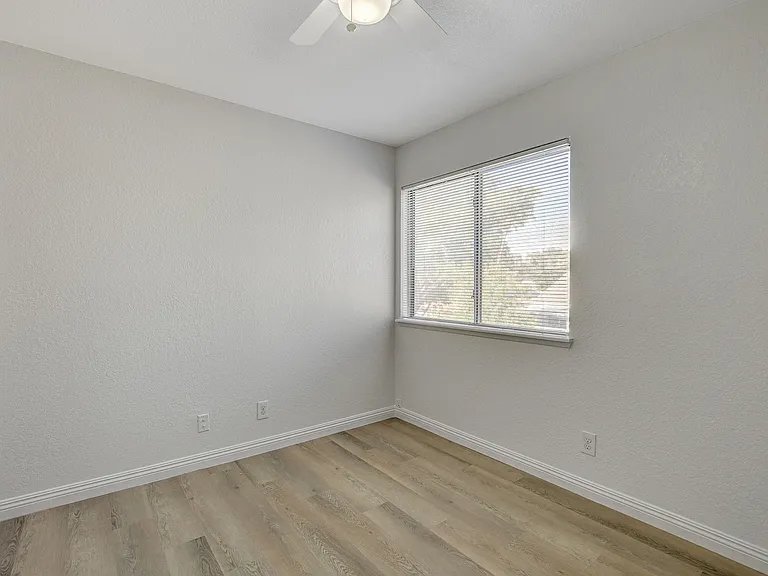 76 Megan Dr — Photo 27