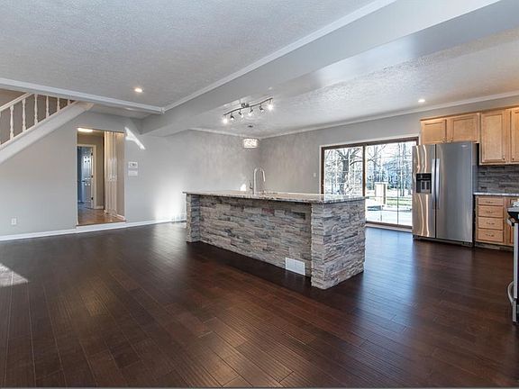 5th image of 3971 Tennyson Ln