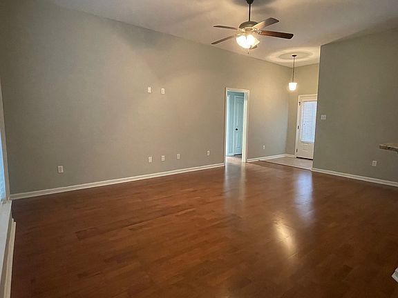 3rd image of 210 Moss Bluff Dr