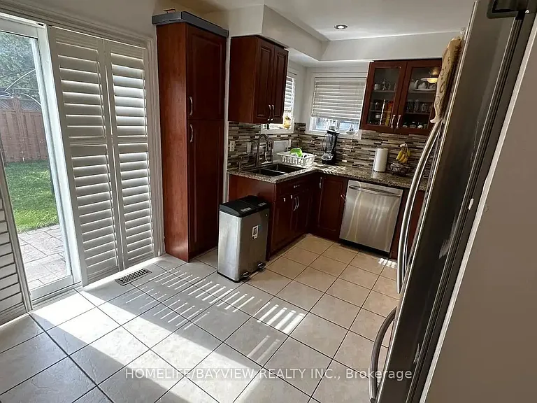 211 Drummond Dr — Photo 3