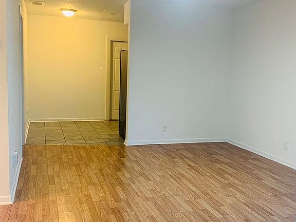 3rd image of 829 NE 12th Ave #4