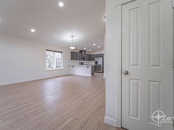 5th image of 10402 NE 67th Ave