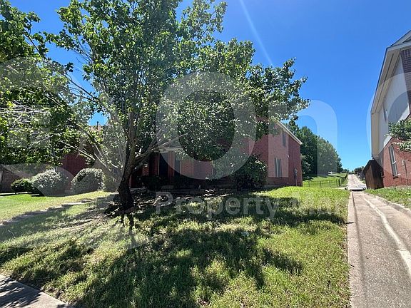 2nd image of 2210 Elm Falls Pl