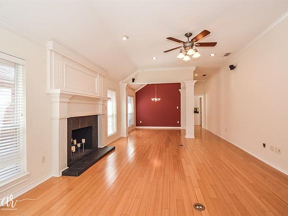 4th image of 3921 Garden Grove Ln