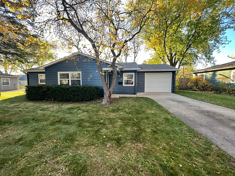 214 E Arrowhead St — Photo 2