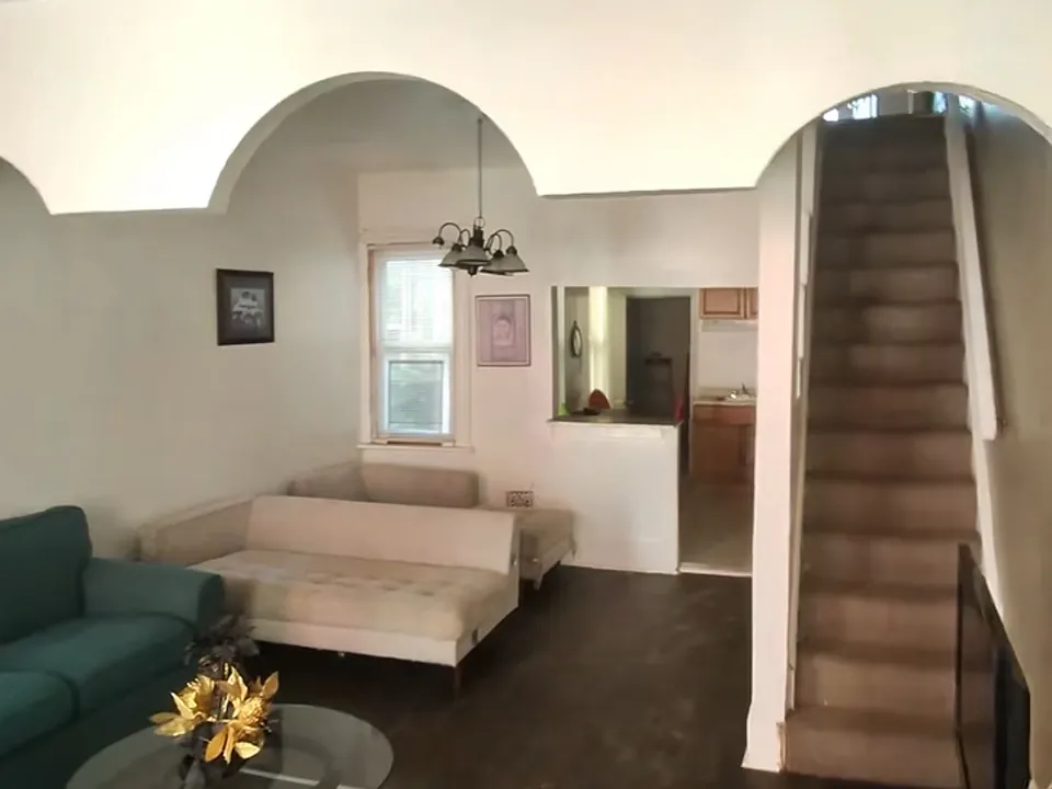 2425 N Bouvier St