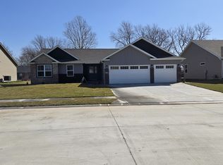 2610 Cherry Farms Dr, Maryville, IL