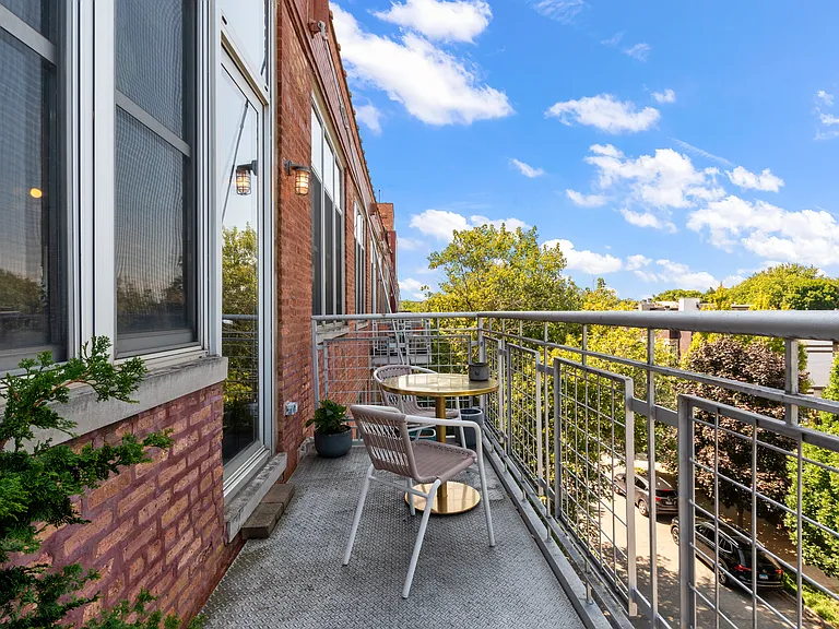 2111 W Churchill St #306 — Photo 18