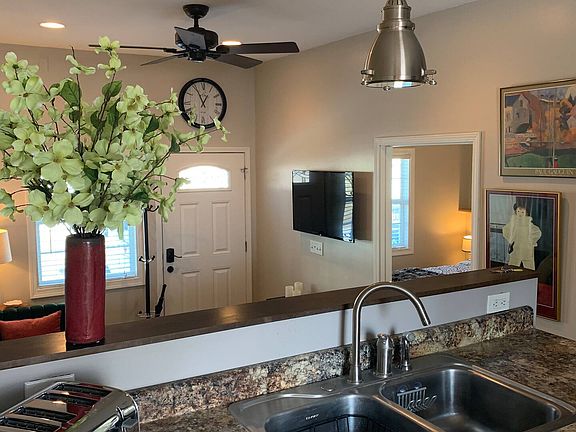 4th image of 205 Crystal Valley Dr #B