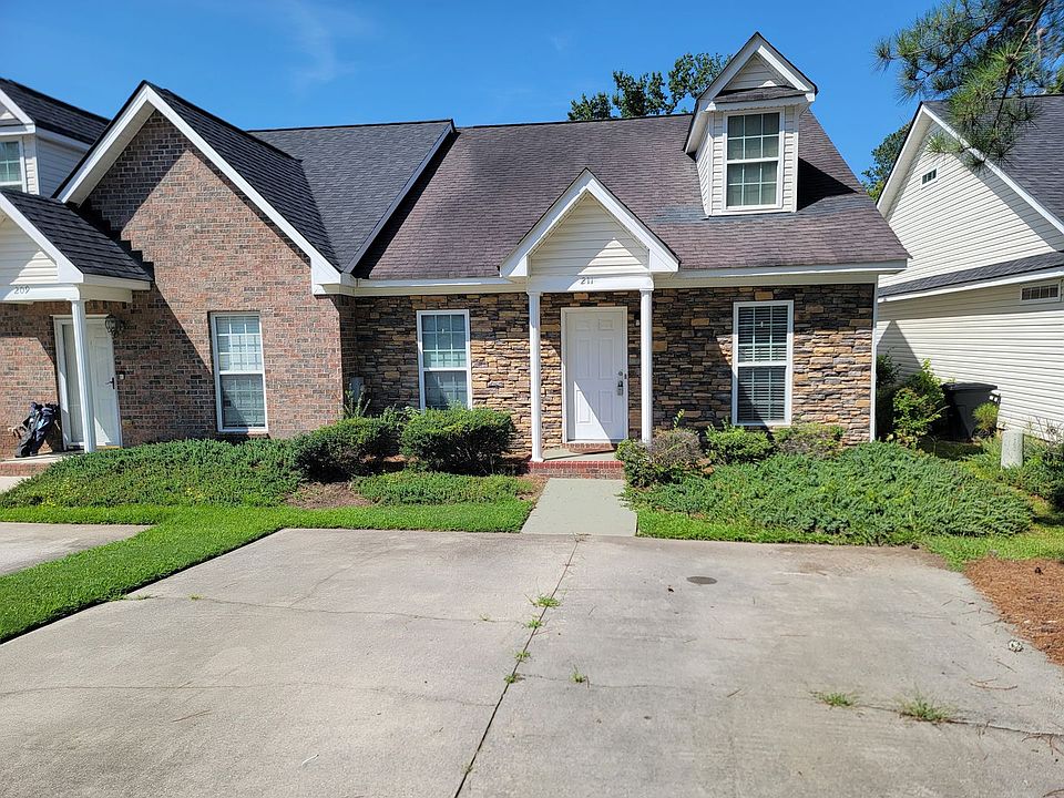 1st image of 211 Brook Ct