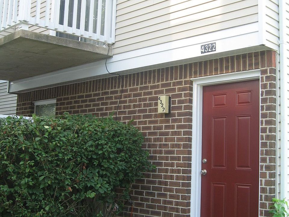 Front Entry w/Deck