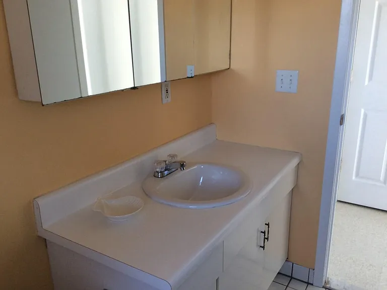 210 Cypress Ln W — Photo 3