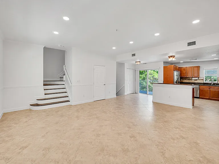 453 NE 1st St — Photo 19