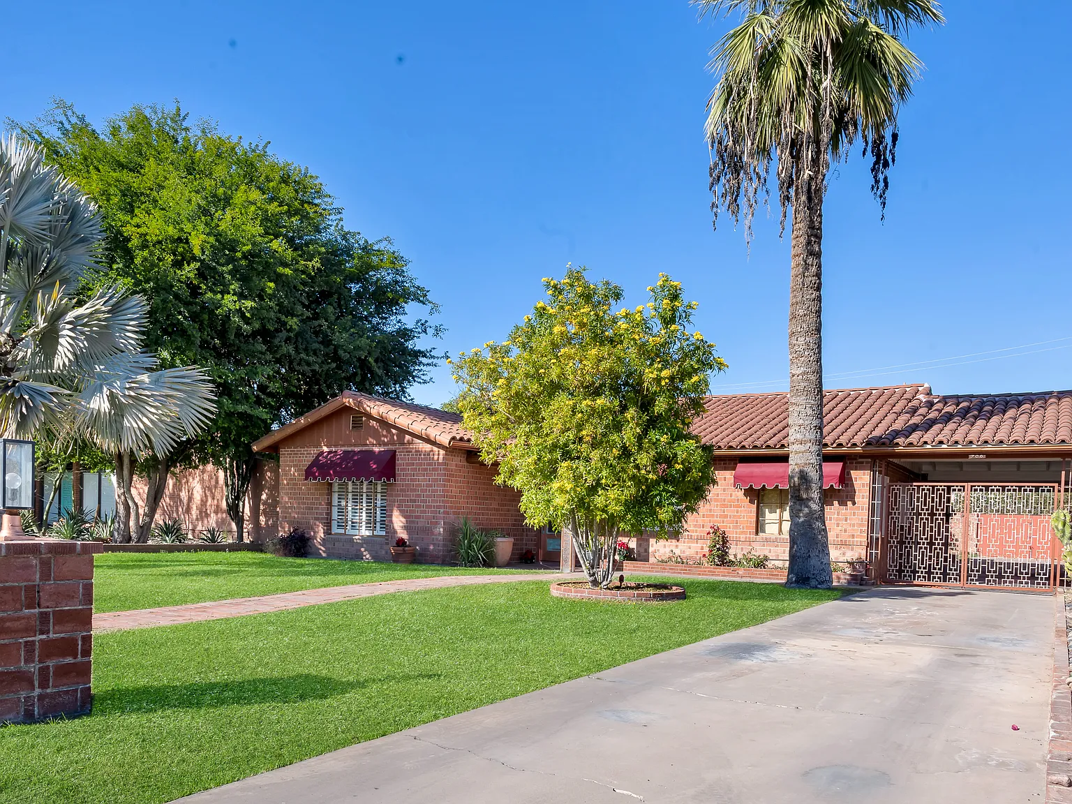 4 bed, 1975 sqft, $3,445 — Photo 2