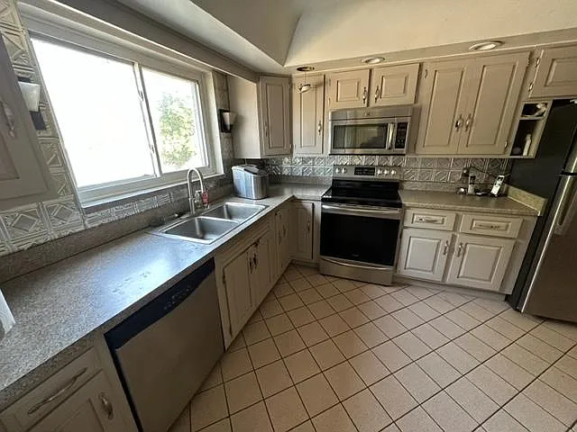 3704 E Lake Rd — Photo 3