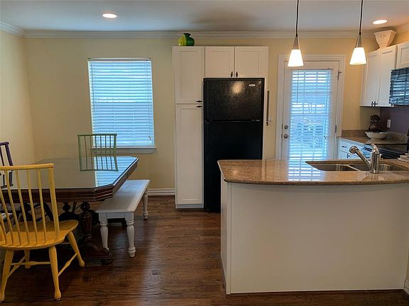 5th image of 4733 Bradford Dr APT A