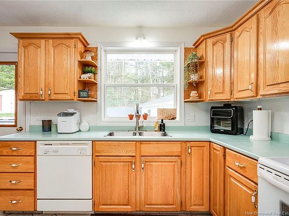2nd image of 27 Chapel Rd