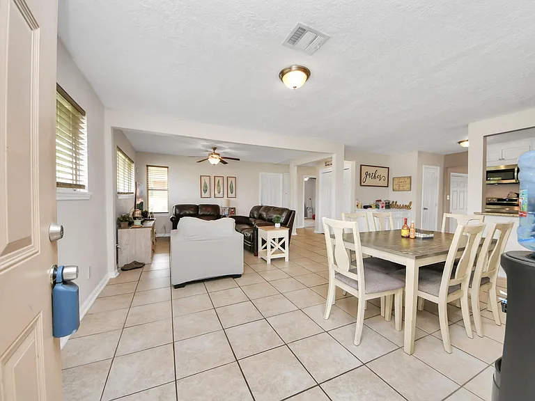 2806 Oak Dr — Photo 8