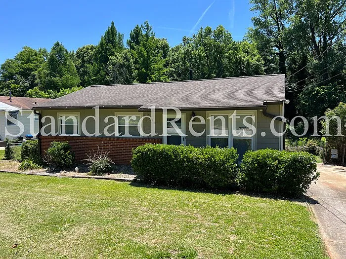 3 bed, 1.0 bath, $1,465 — Photo 1