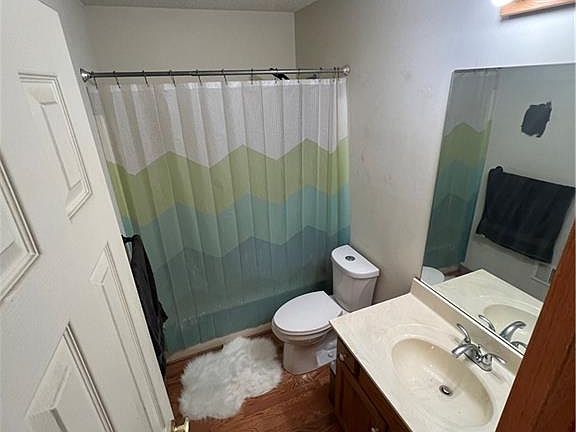 4th image of 828 Highland Ave