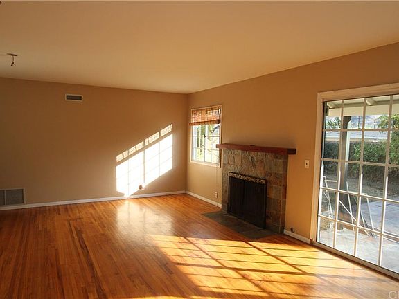4th image of 738 E Walnut Ave