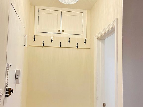 5th image of 135 W 75th St #3