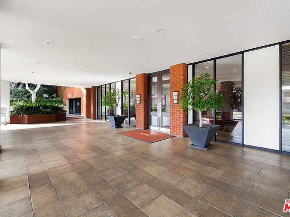 3rd image of 7135 Hollywood Blvd APT 207