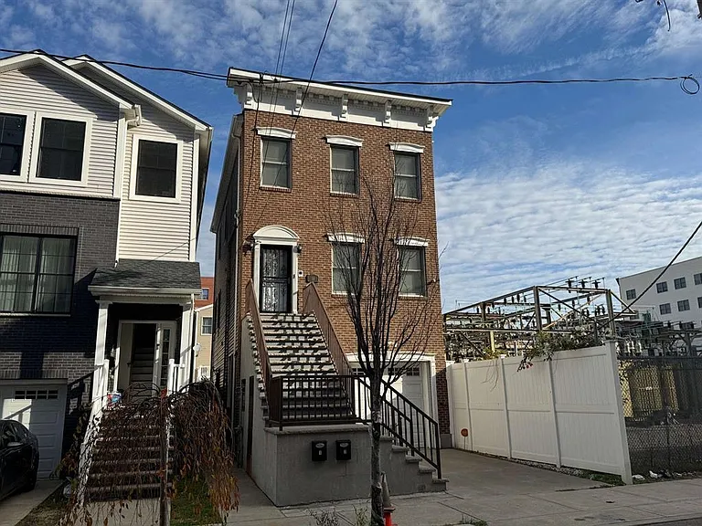 16 Fisk St #1 — Photo 1