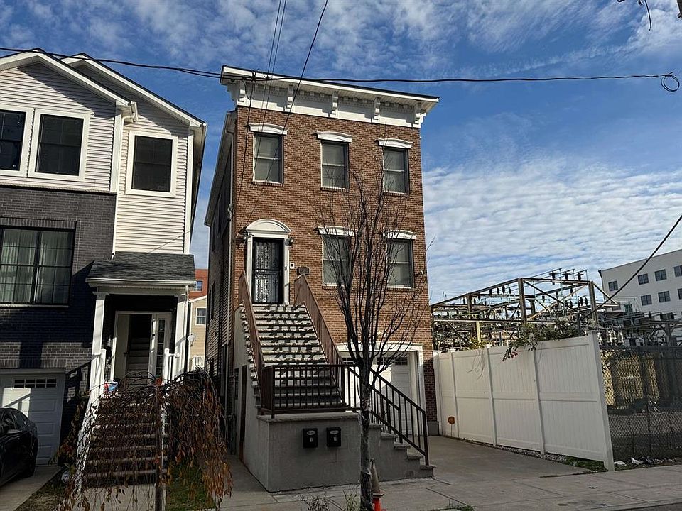 1st image of 16 Fisk St #1