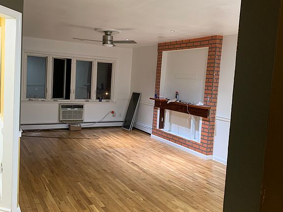 4th image of 11 Regina Pl Floor 3