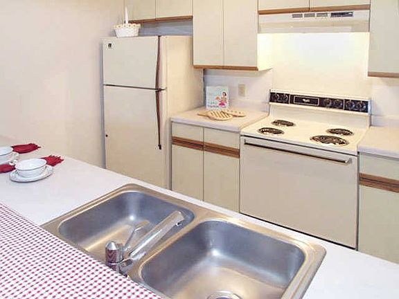 2nd image of 1611 Pleasant St APT 312