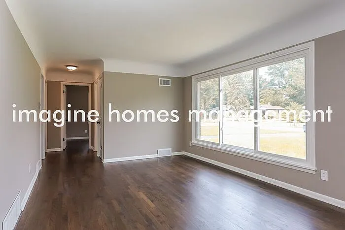 1952 Miriam Ave — Photo 3